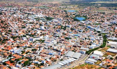 Frio surpreende Guanambi: sensação térmica despenca para 7,8°C e moradores tiram casacos do armário